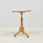 1700 4352 PEDESTAL TABLE